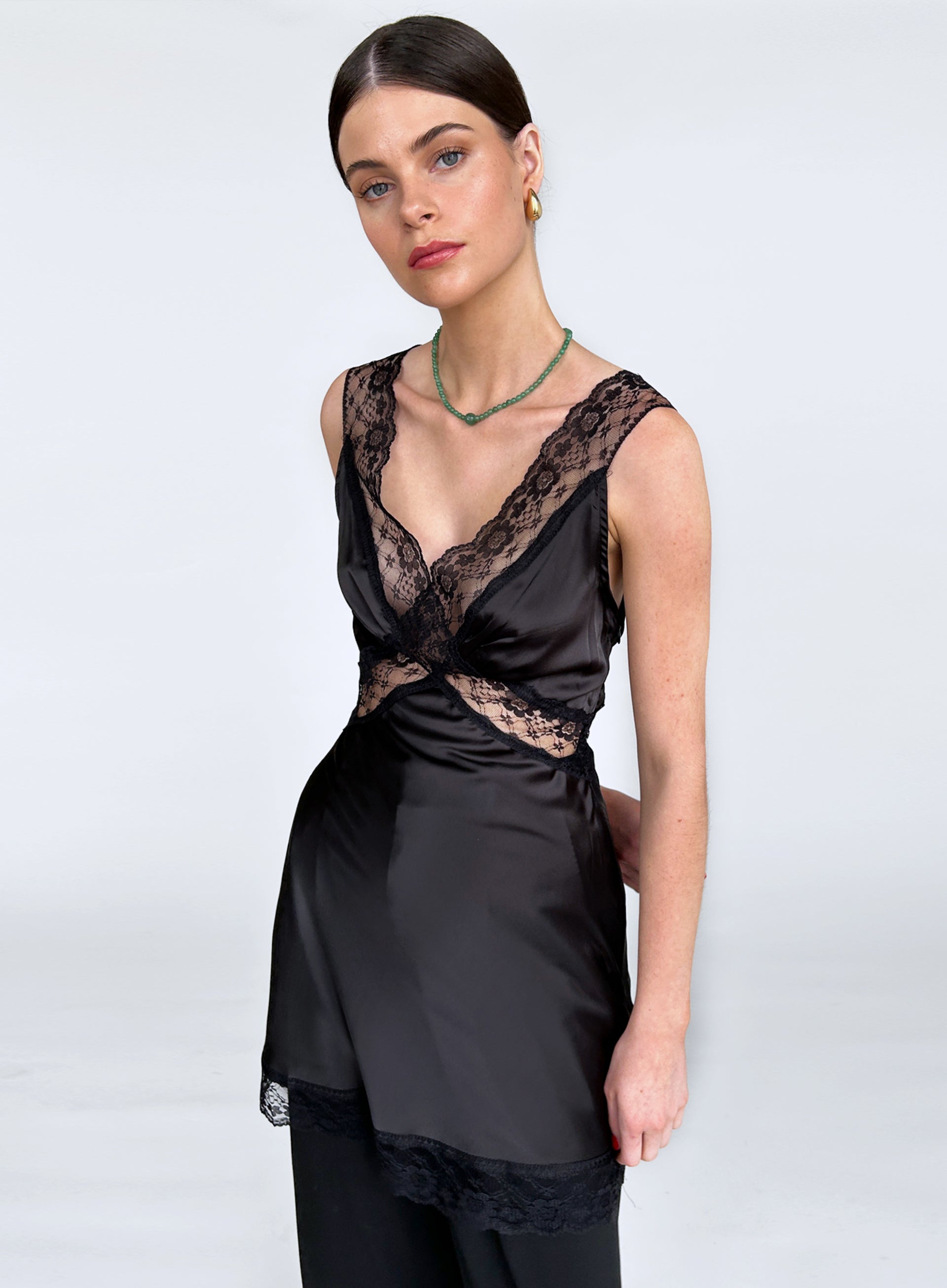 green stones beaded collar necklace