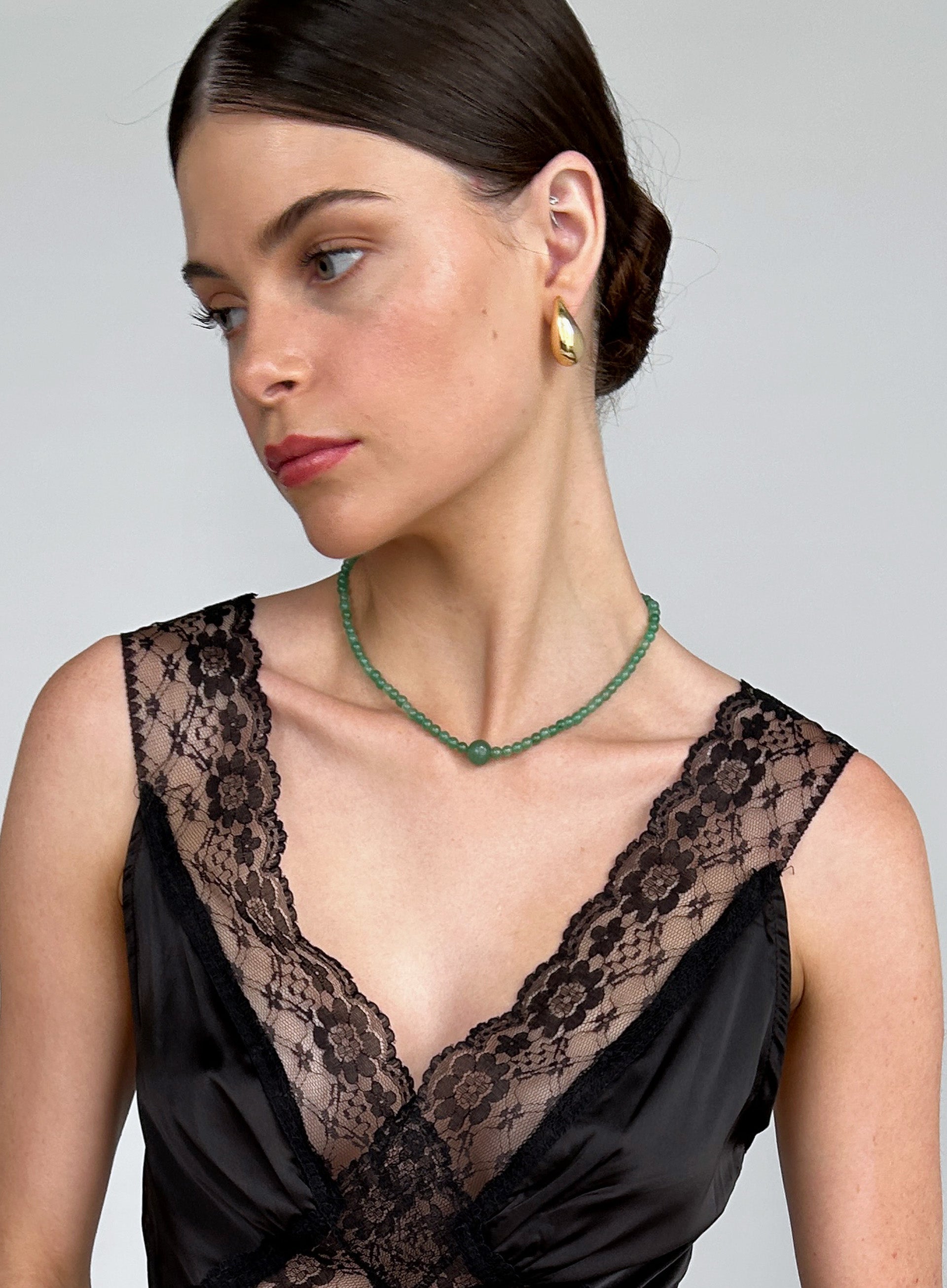 green stones beaded collar necklace