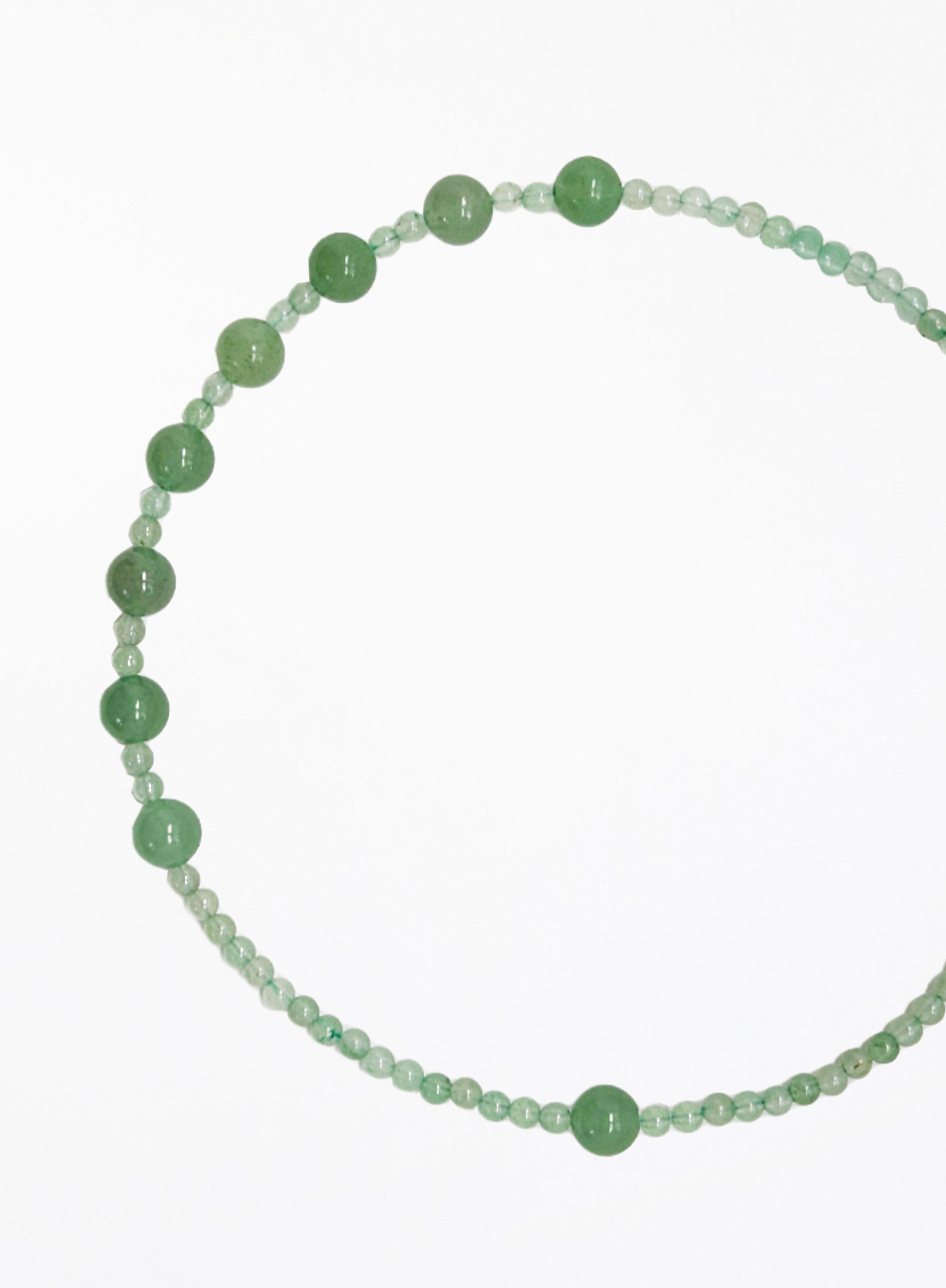green natural stones beaded necklace