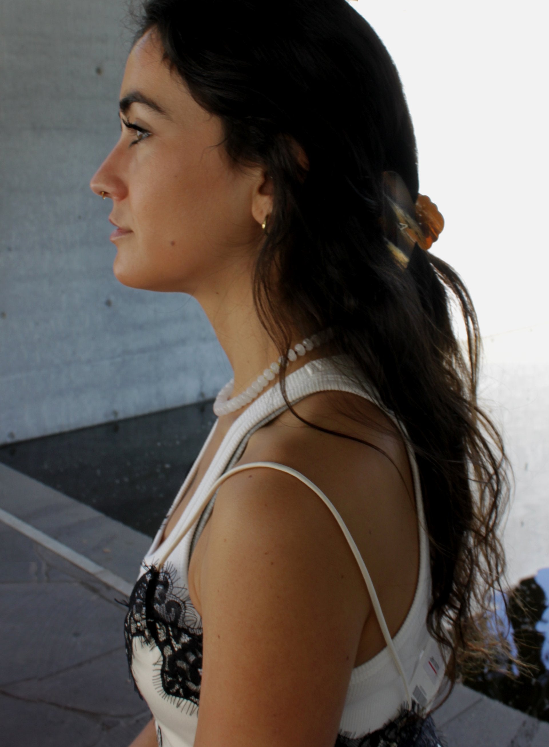 Woman with a ponytail wearing hair claw